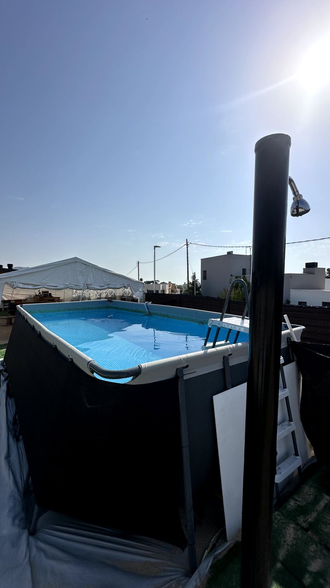 67. Piscina provisional per refrescar-se